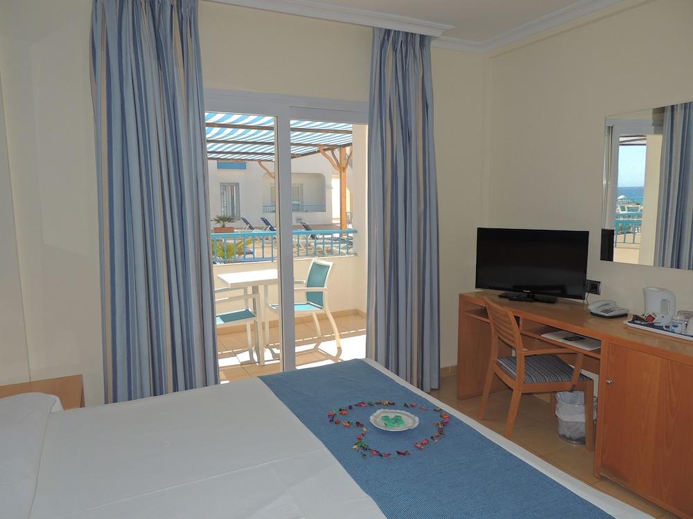 מוחקאר Hotel Punta Del Cantal מראה חיצוני תמונה