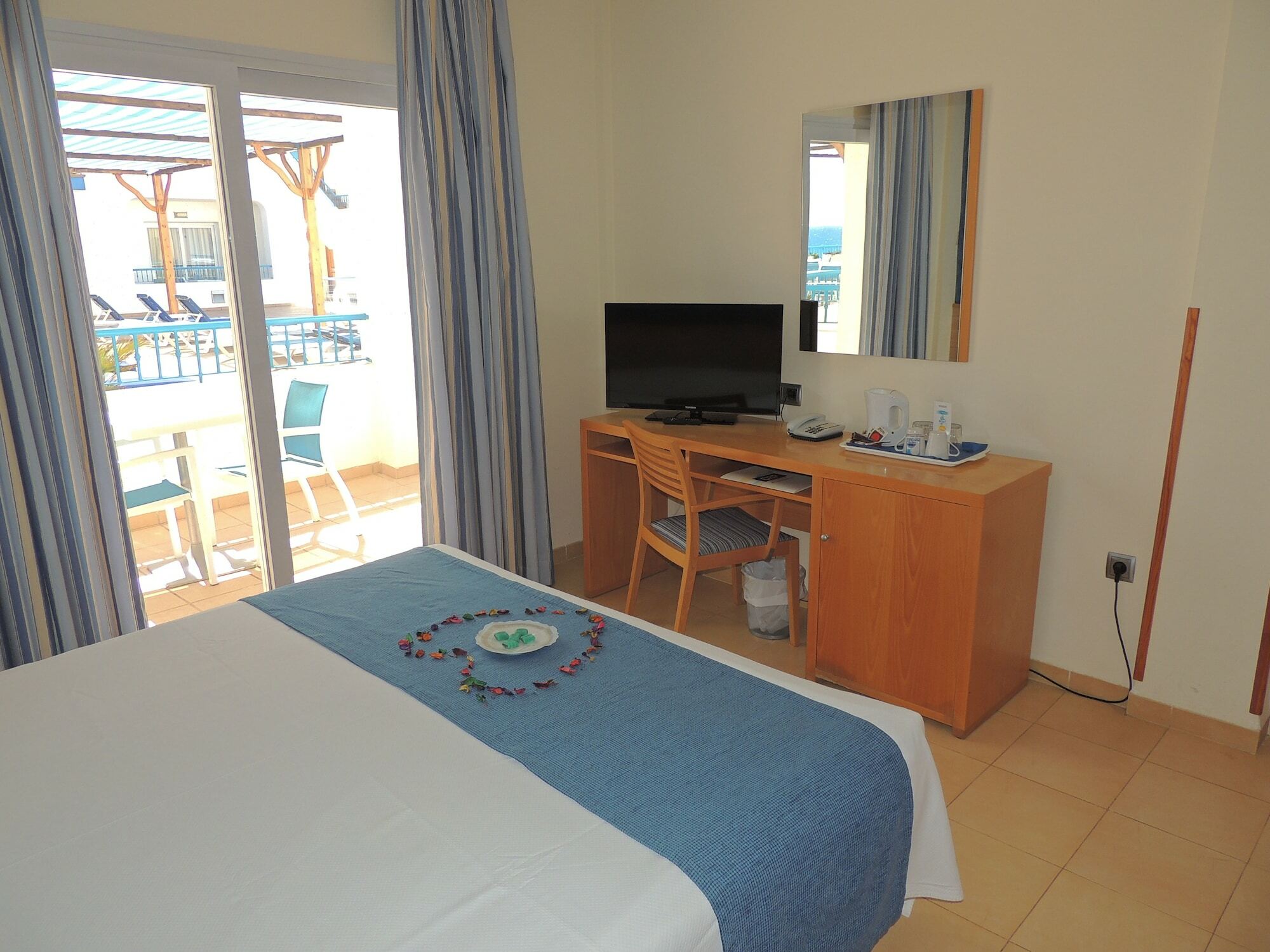 מוחקאר Hotel Punta Del Cantal מראה חיצוני תמונה